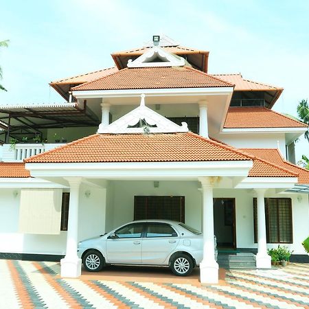 Manavalan House Alwaye Exterior photo