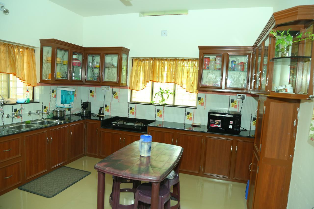 Manavalan House Alwaye Exterior photo
