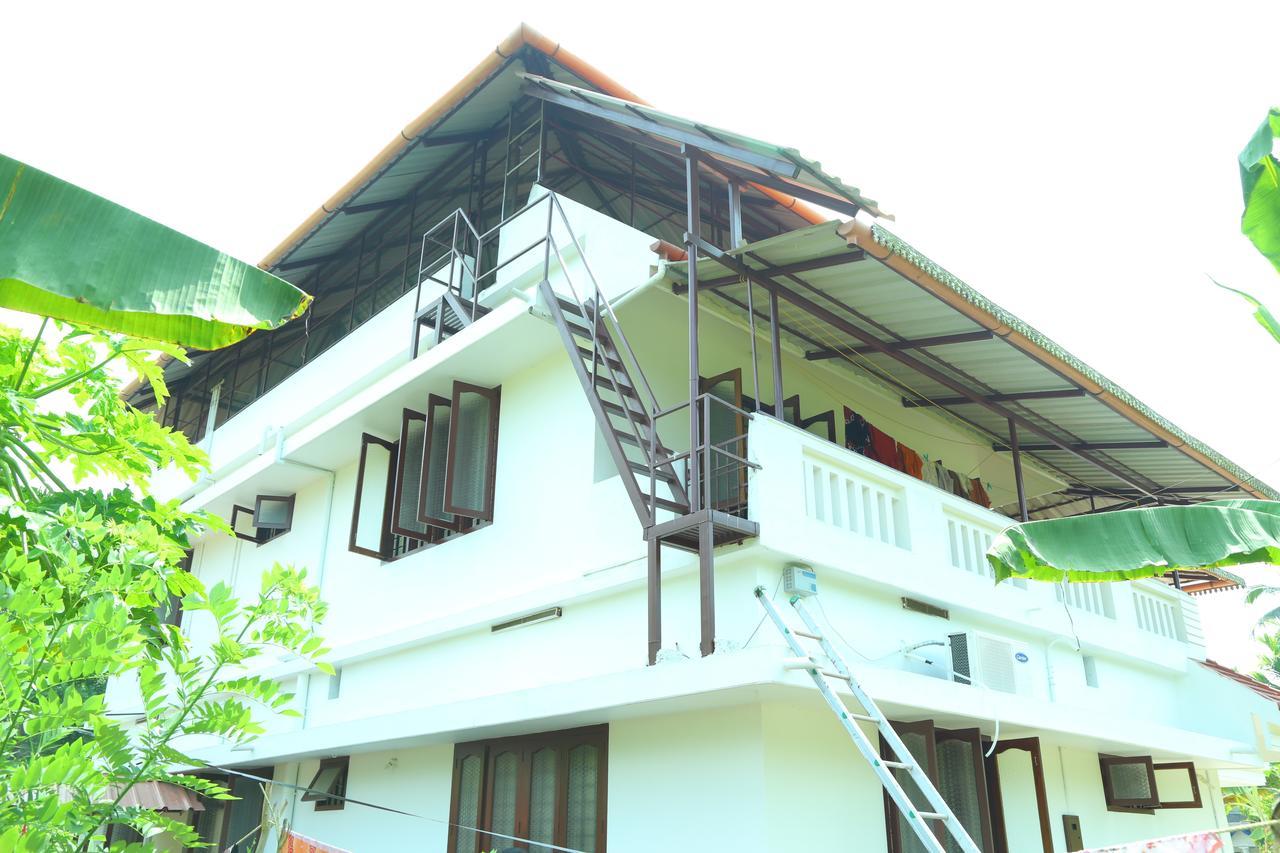 Manavalan House Alwaye Exterior photo