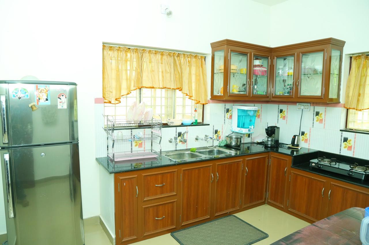 Manavalan House Alwaye Exterior photo