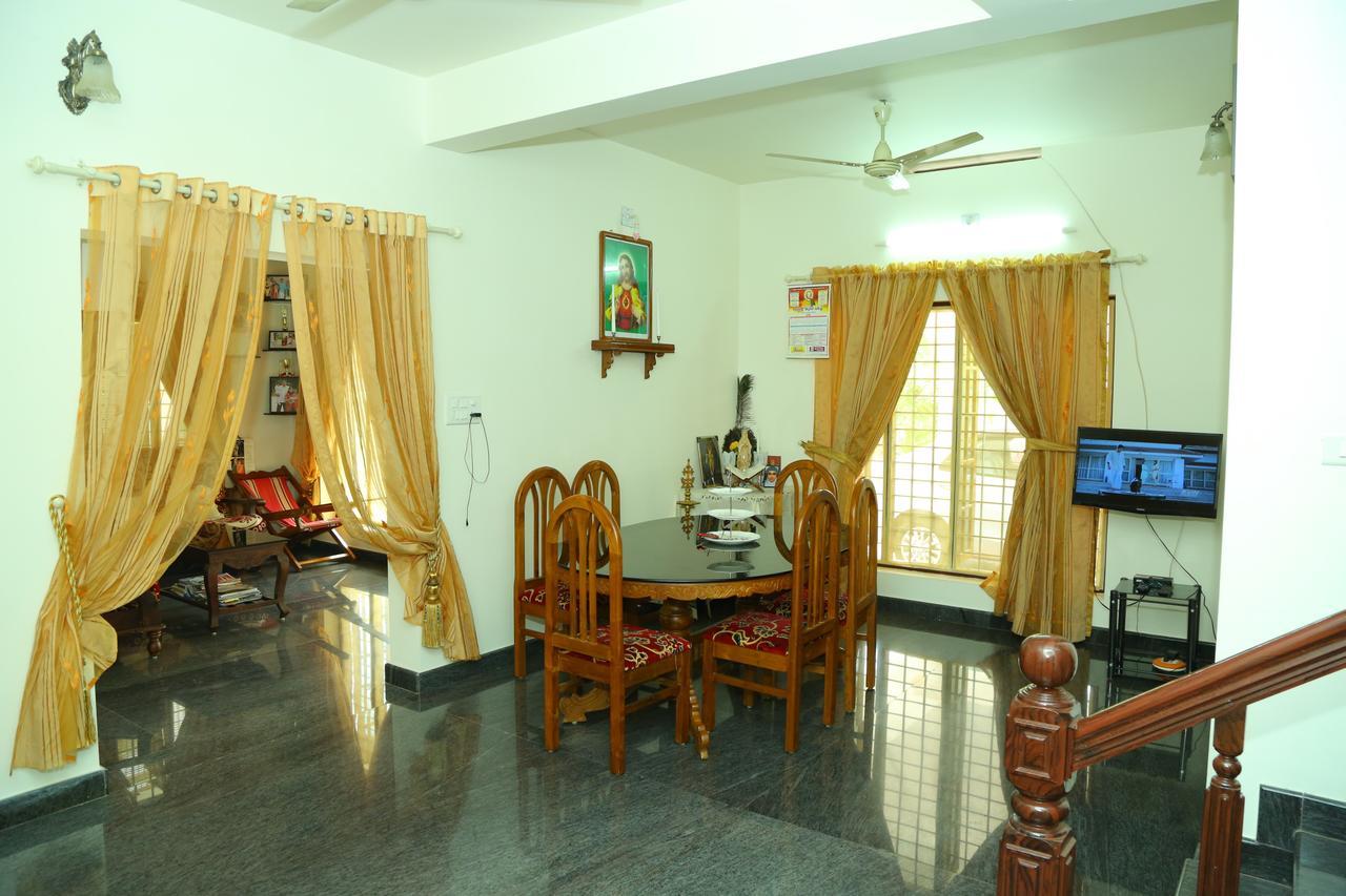 Manavalan House Alwaye Exterior photo